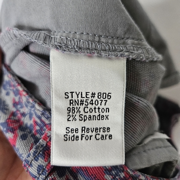 Cabi Women's  Palm Beach Print Women's Ankle Crop Pants Size 8 - Picture 12 of 15